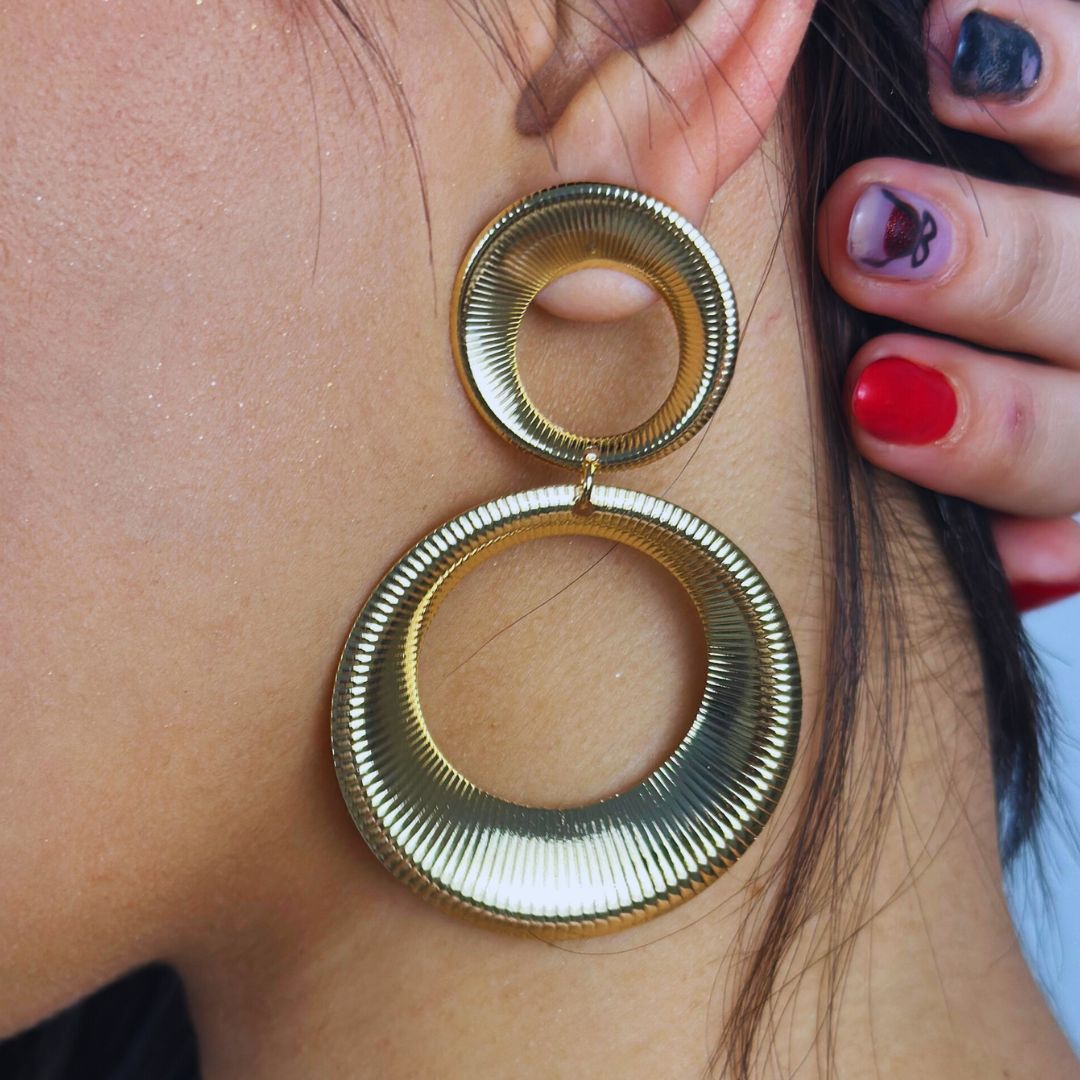 Solarae Gold earring Circle In Shape of 8