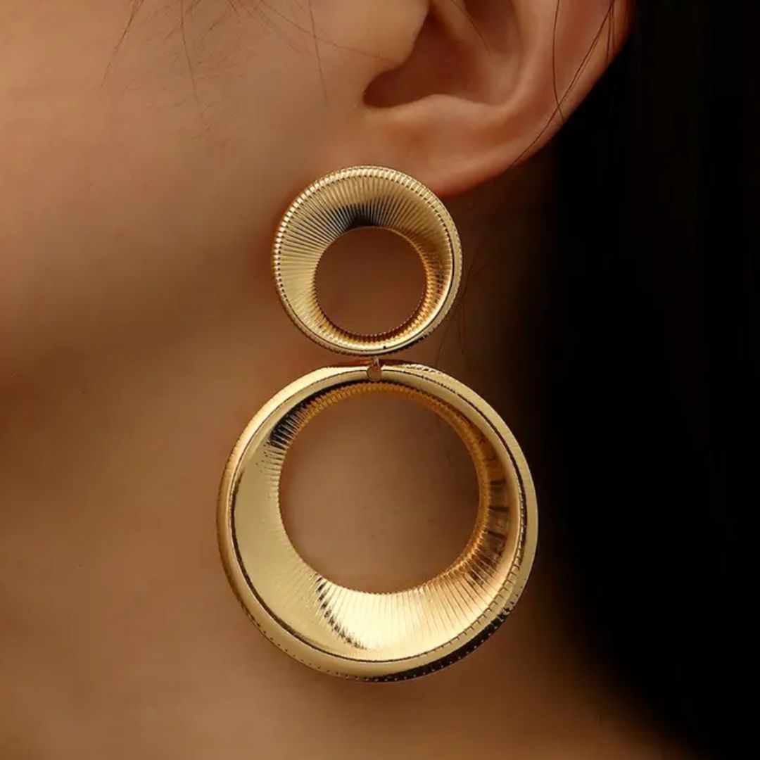 Solarae Gold earring Circle In Shape of 8