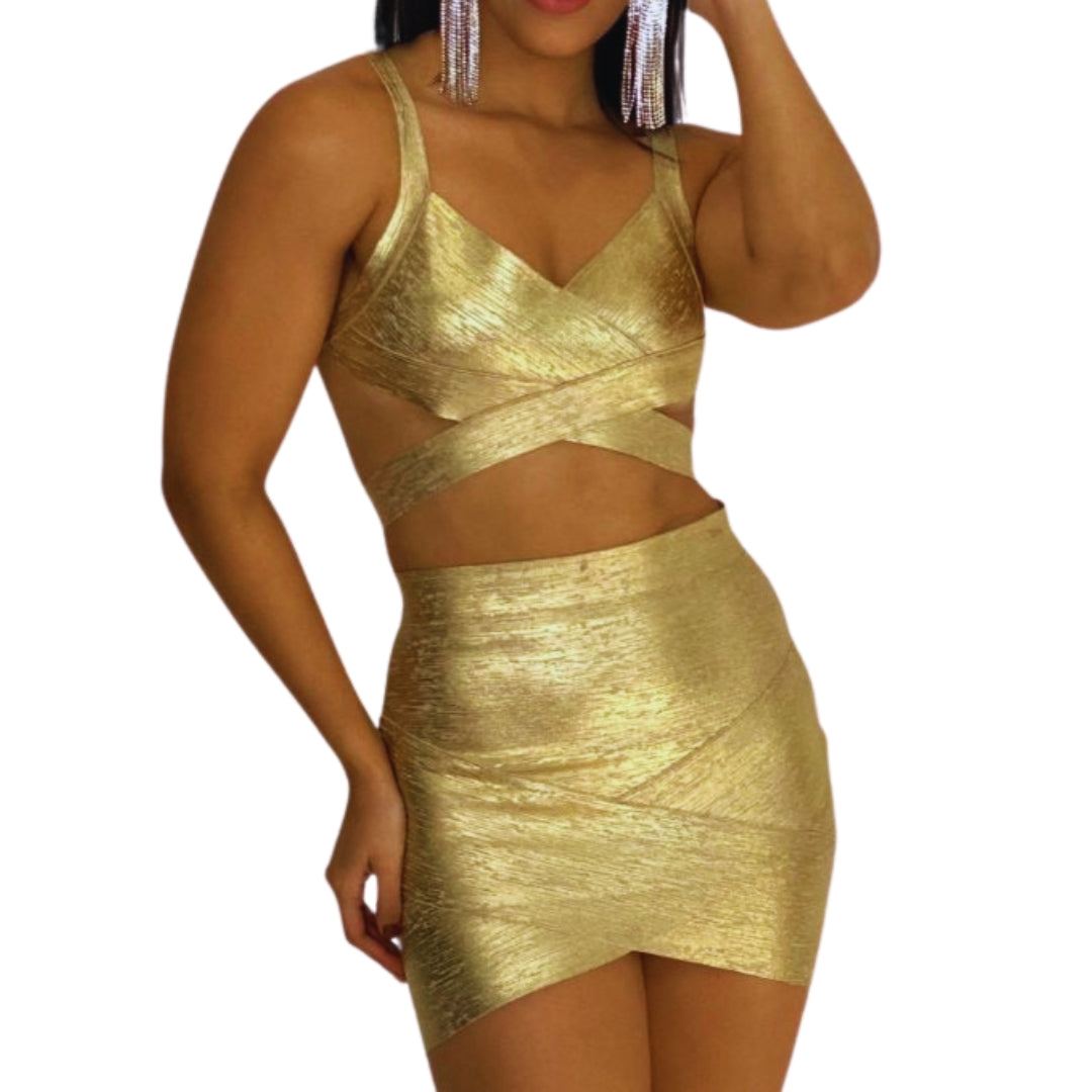 Golden crop top set
Radiant party outfit
Cross-front crop top and skirt
Glamorous two-piece set
Metallic gold outfit
Holiday party outfit 2024
Sparkling mini skirt set
Festive outfit for events
Elegant golden set for parties
New Year’s Eve outfit
Conjunto de crop top dorado
Look de fiesta radiante
Crop top cruzado y falda
Set glamoroso de dos piezas
Conjunto metálico dorado
Outfit para fiestas navideñas 2024
Conjunto de falda mini brillante
Look festivo para eventos
Set dorado elegante para fiestas
Outfit 