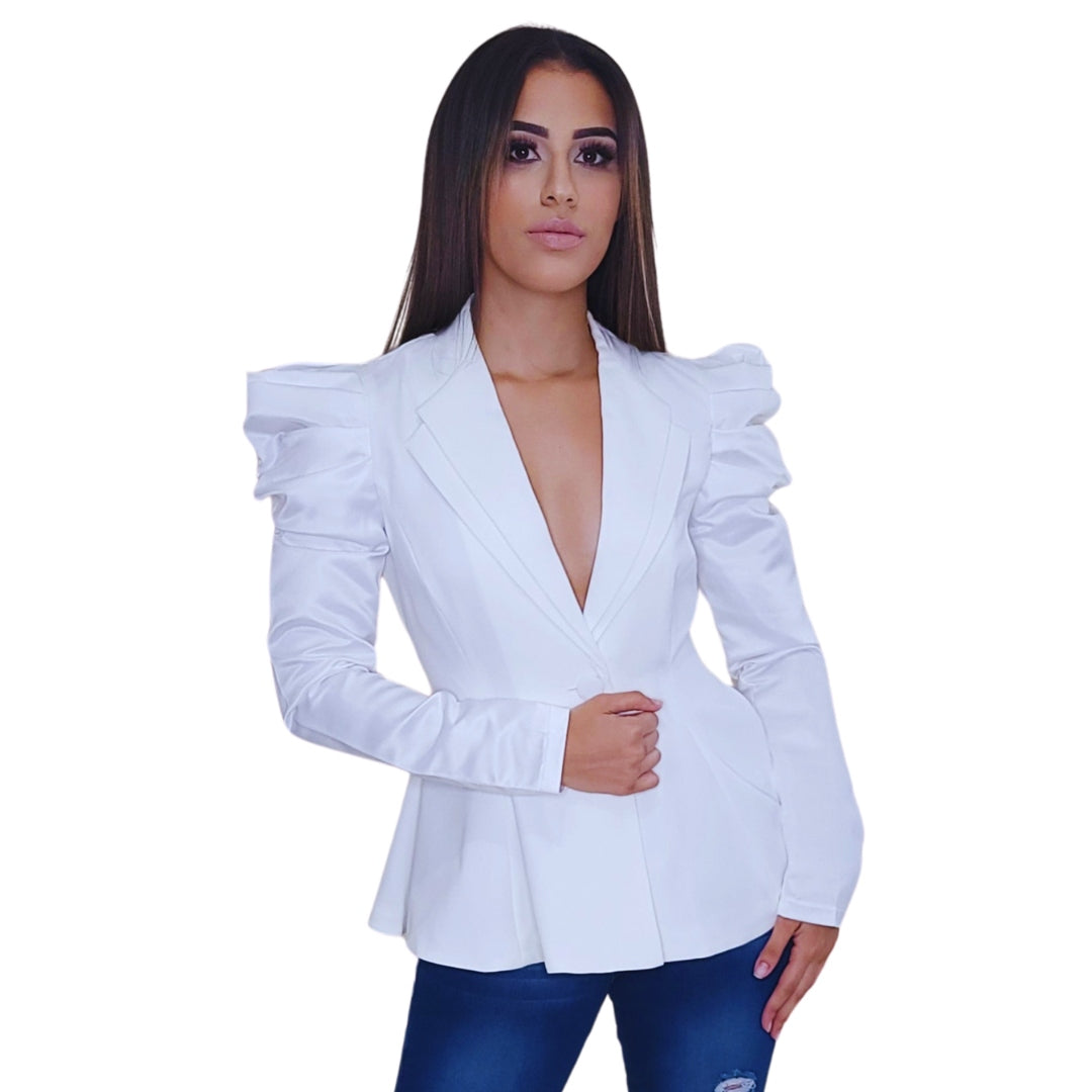 White tailored blazer with puff shoulders
Elegant structured peplum blazer
Long sleeve formal white blazer
Stylish white ruffle shoulder blazer
Women's white tailored blazer jacket
Modern peplum blazer for women
Formal white blazer for events
Chic white blazer with deep neckline
Statement white tailored jacket
White blazer for holiday parties
Blazer blanco estructurado con hombros abullonados
Chaqueta blanca elegante con corte peplum
Blazer blanco formal de mangas largas
Blazer blanco moderno con hombros 