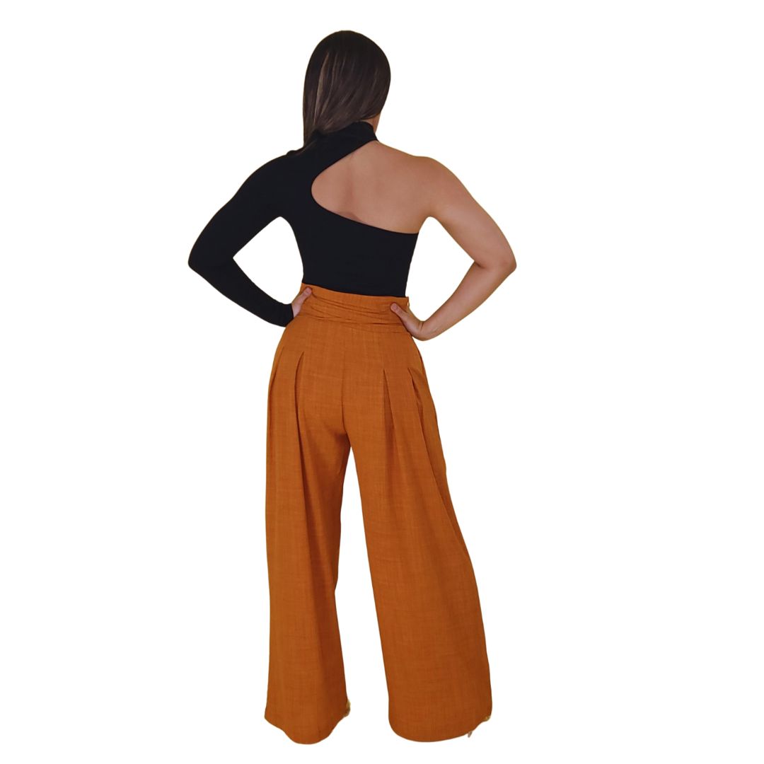 Pantalón ancho de talle alto 
 High-waist wide-leg pants
Pantalón de lino con lazo 
 Linen pants with a bow
Pantalón naranja chic 
 Chic orange pants
Pantalón moderno para mujer 
 Modern women's pants
Conjunto casual elegante 
 Casual elegant outfit
Pantalón fluido de moda 
 Fashionable flowy pants
Ropa versátil para el día 
 Versatile daywear
Estilo sofisticado femenino 
 Sophisticated feminine style
Pantalón ligero y cómodo 
 Lightweight and comfortable pants
Look otoñal moderno 
 Modern autumn look
