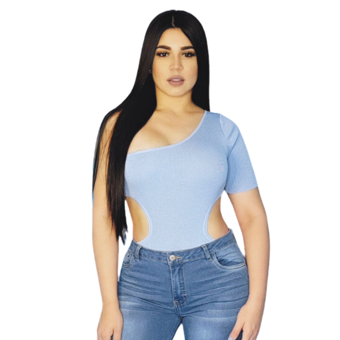 One-shoulder cut-out bodysuit
Sky blue asymmetrical bodysuit
Modern bodysuit with side cut-outs
Women's stylish one-sleeve bodysuit
Trendy bodysuits for casual wear
Elegant blue bodysuit for women
Chic asymmetrical bodysuit with short sleeve
Sky blue bodysuit for events
Statement cut-out bodysuits for women
One-shoulder bodysuits for fashion-forward looksBodysuit de un hombro con cortes laterales
Bodysuit asimétrico azul cielo
Bodysuit moderno con diseño de cortes
Bodysuit de una manga para mujer
Bodysuit e